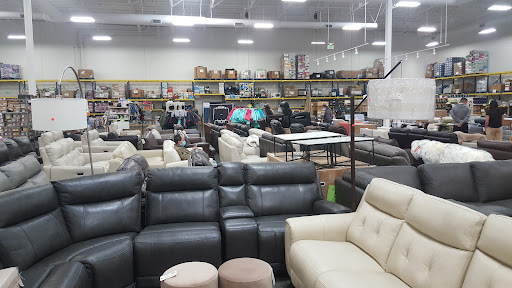 The Outlet By E.L.S.