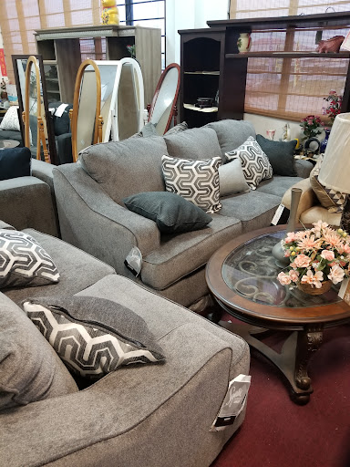 Lo's Art & Furniture