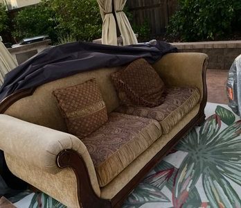 Restauración de Muebles y Tapicería: Howard’s Furniture Refinishing & Upholstery