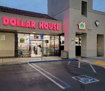 Casa Dollar y Mercado: Guía Visual de Inversión en Bienes Raíces y Divisas