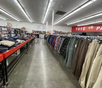 Brands 4 Less Fontana: Oferta de Ropa y Calzado a Precios Bajos