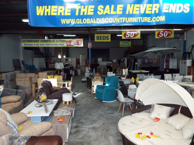 Muebles a precios bajos: oferta de descuento en mobiliario moderno