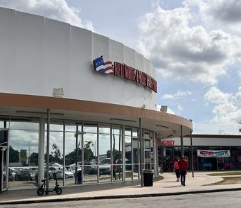 Tienda de segunda mano Rojo, Blanco y Azul en Hialeah – Ofertas únicas de ropa y accesorios