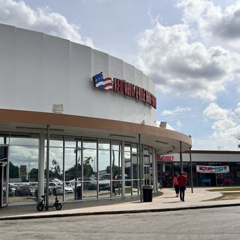 Tienda de segunda mano Rojo, Blanco y Azul en Hialeah – Ofertas únicas de ropa y accesorios