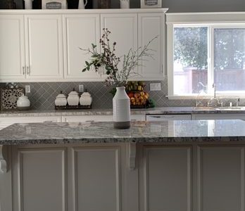 Muebles y encimeras de piedra elegante: diseño contemporáneo y estilo sofisticado