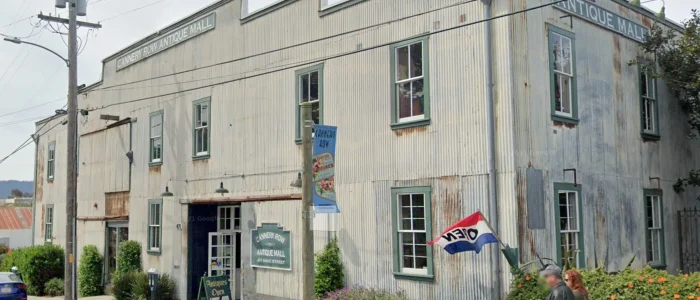 Cannery Row Antiques Mall: Tiendas vintage y tesoros únicos en Monterey
