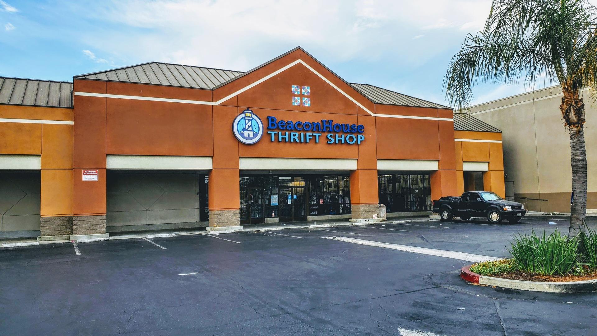 Beacon House Thrift Shop en Long Beach – Tienda de segunda mano con estilo vintage