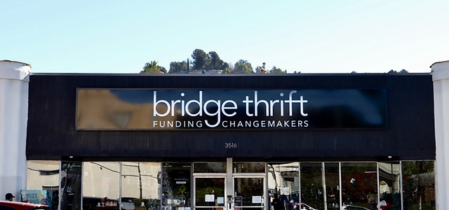 Puente Thrift: Descubre moda ecológica y ahorro en tiendas de segunda mano