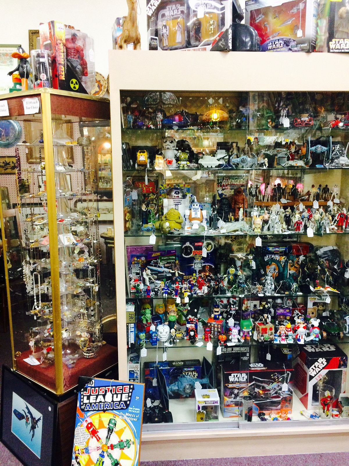 La Mesa Antique Mall: Tiendas Vintage y Tesoros Antiguos en San Diego