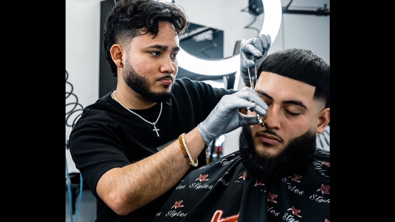Headliners Barbershop: estilo masculino, cortes de pelo y afeitado profesional