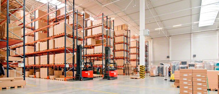Muebles de almacén: diseños robustos y funcionales para logística industrial