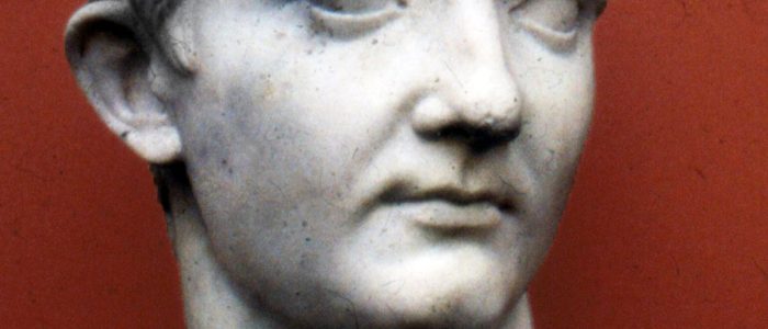 Quintus: Imagen de la Escultura Romana Clásica – Arte Histórico y Detalles Únicos