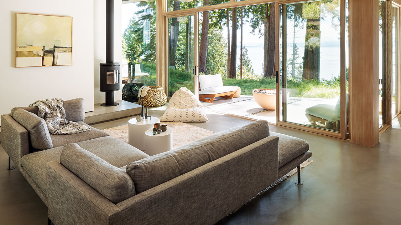 Muebles de la Costa Oeste: Diseño y Decoración de Hogares Modernos